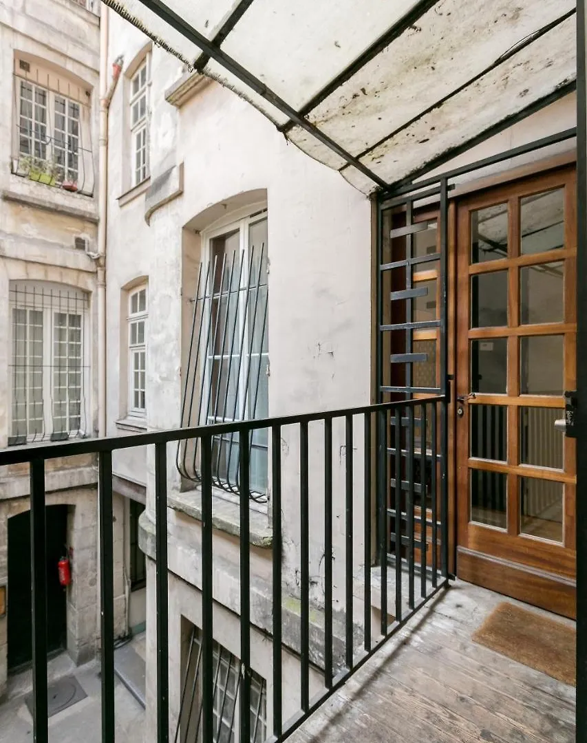 Appartamento Le Marais Place Sainte Catherine With Ac Parigi